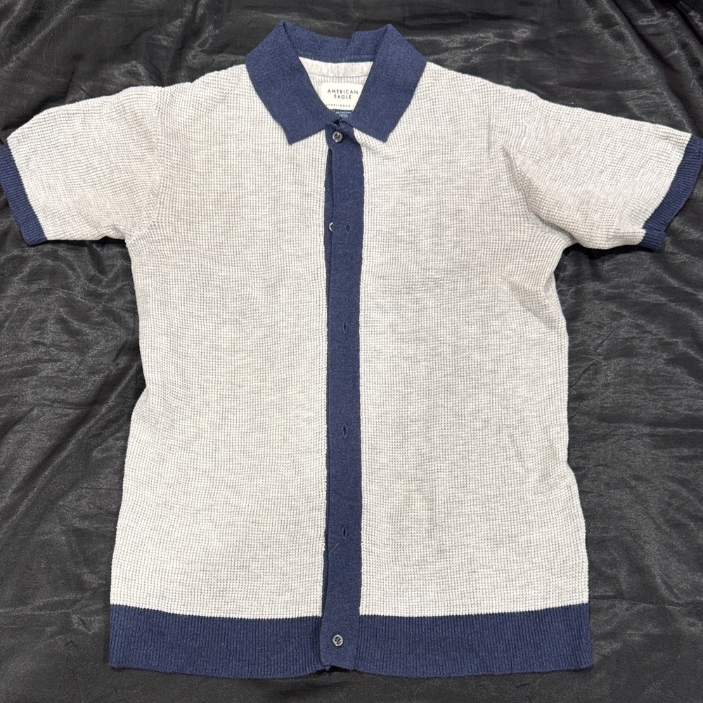 American Eagle Outfitters Blue and Gray Button-Up Shirt